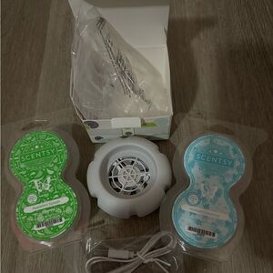 Scentsy Mini Fan Diffuser and 2 pod packs NWT